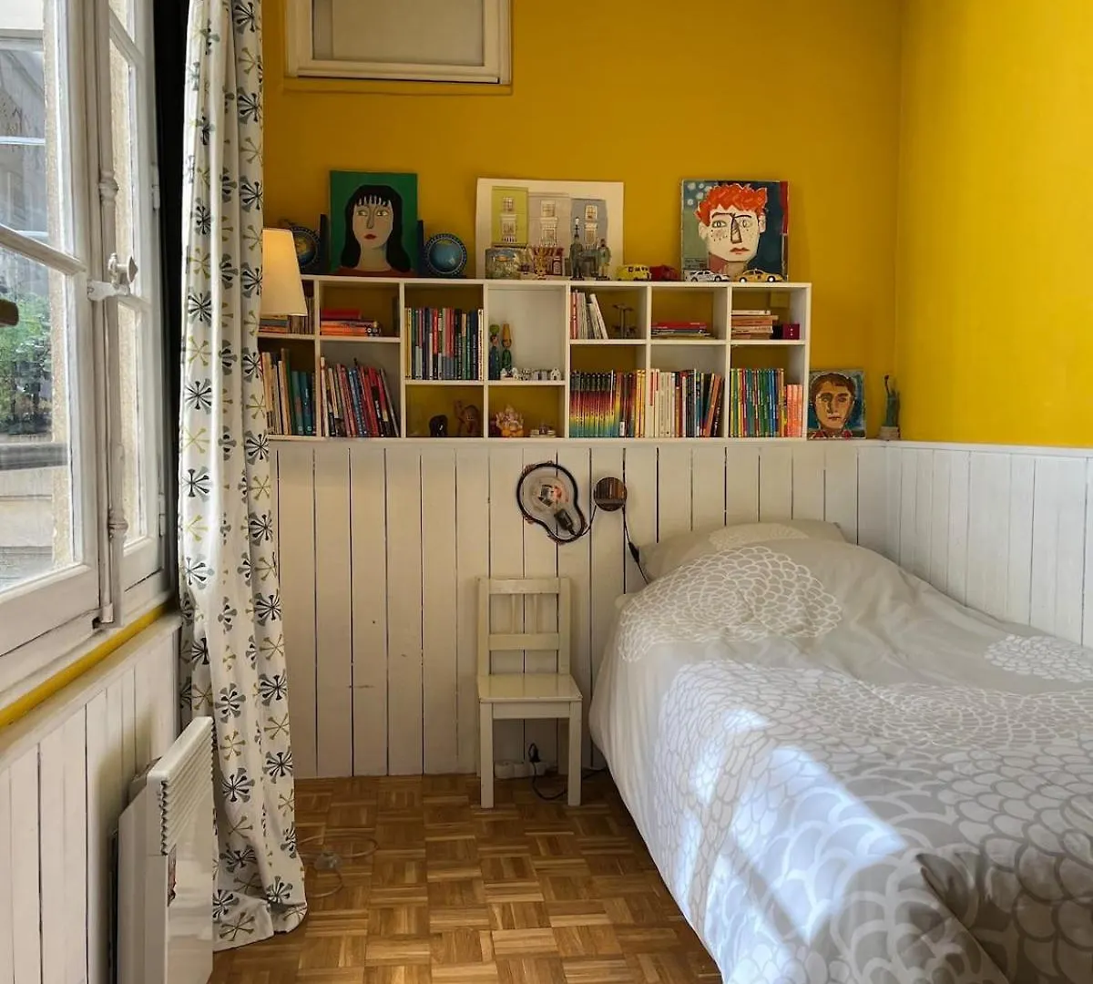 Typical Familial Old Apartment In Paris Center